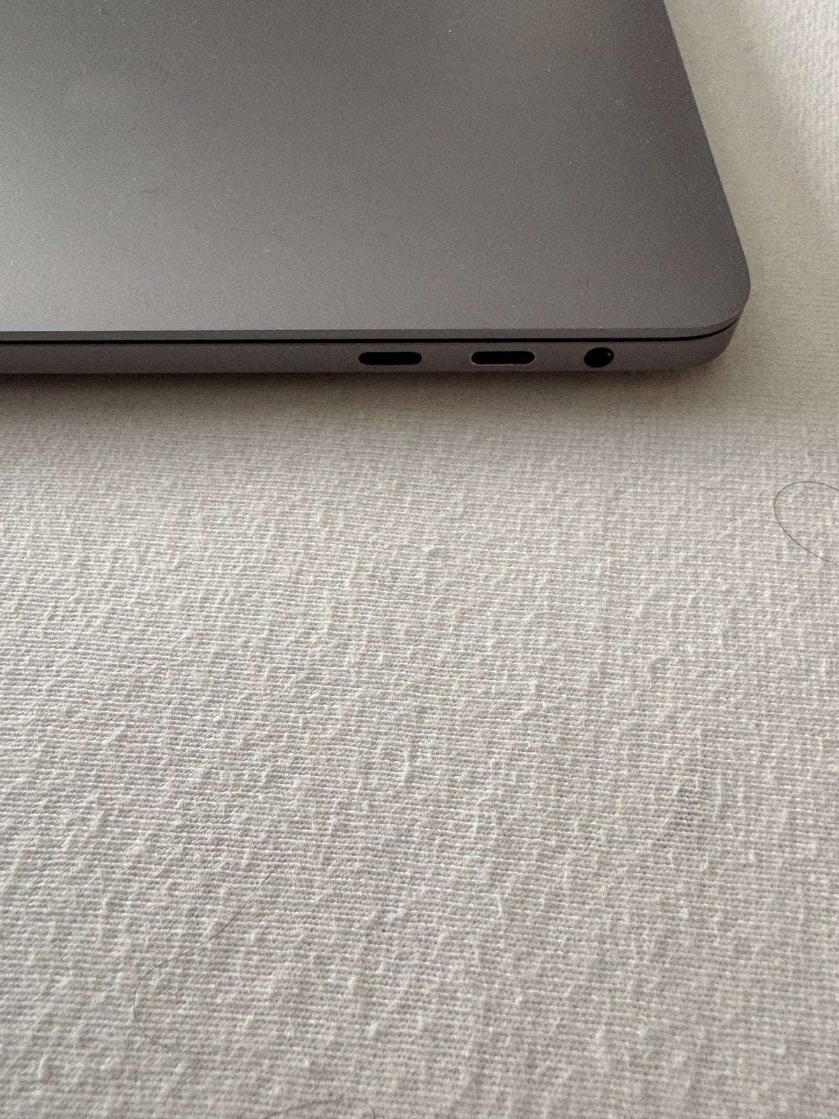 Foto 7 van Macbook Pro 15-inch nwe batterij 16GB RAM en 500GB SSD 2019
