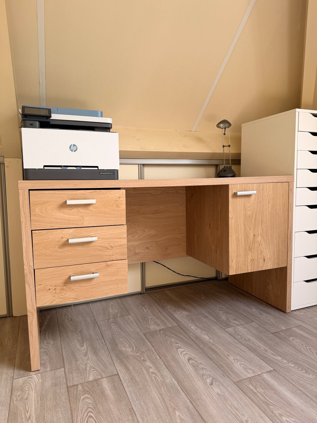 Bureau met lades en kastje - 140x58x79 cm, Ophalen, Kinderbureau, Zo goed als nieuw, 140 cm