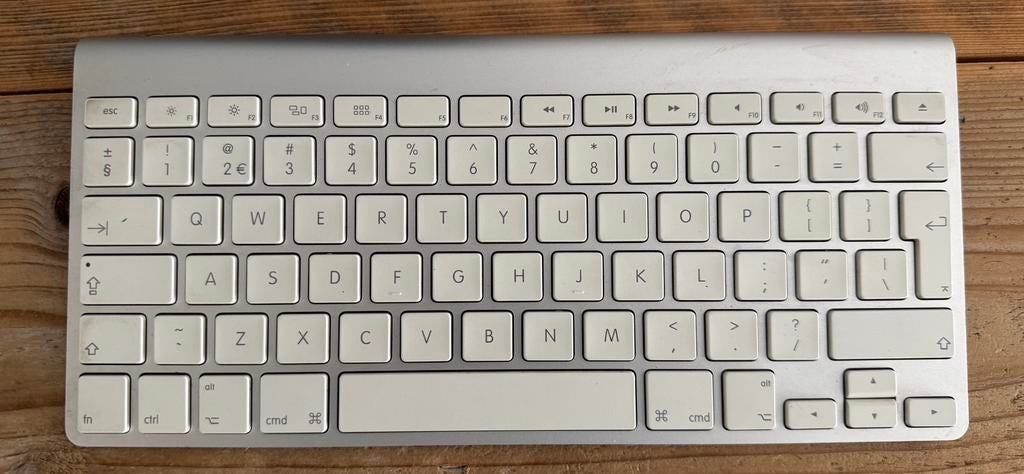 Draadloos Apple toetsenbord A1314, Computers en Software, Toetsenborden, Ophalen, Zo goed als nieuw