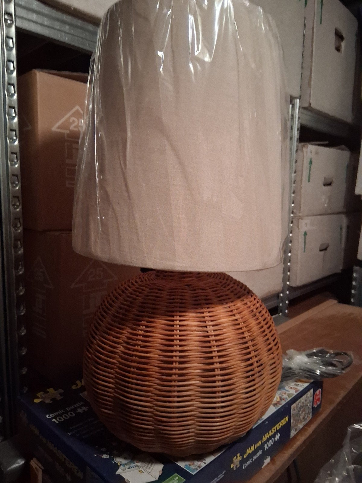 Nieuwe Schemerlamp met Rotan Voet en Stoffen Kap, Natuurlijk materiaal, Nieuw, Ophalen of Verzenden, Met kap