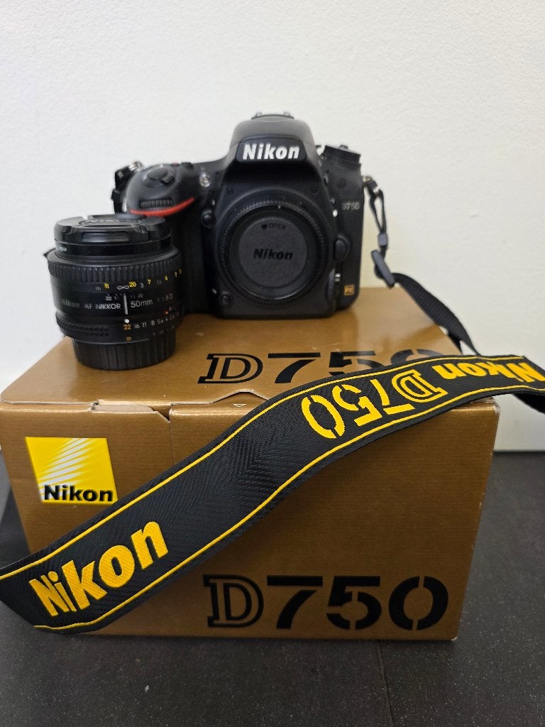 Nikon D750 fullframe -3 Lenzen (Tamron & Nikon)+Accessoires, Audio, Tv en Foto, Fotocamera's Digitaal, Ophalen, Geheugenkaart