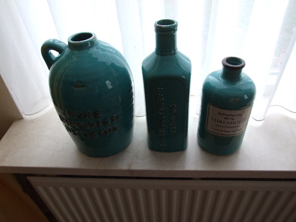 3 prachtige groen blauwe sier flessen met tekst, Huis en Inrichting, Ophalen of Verzenden, Nieuw, Meerkleurig, Steen/keramiek