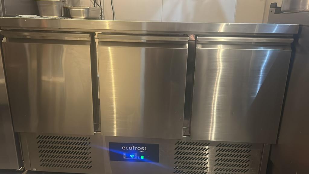 Koelwerkbank | 368L | 3 Deuren (1/1 GN), Ophalen, 25 tot 50 cm, Minder dan 100 cm