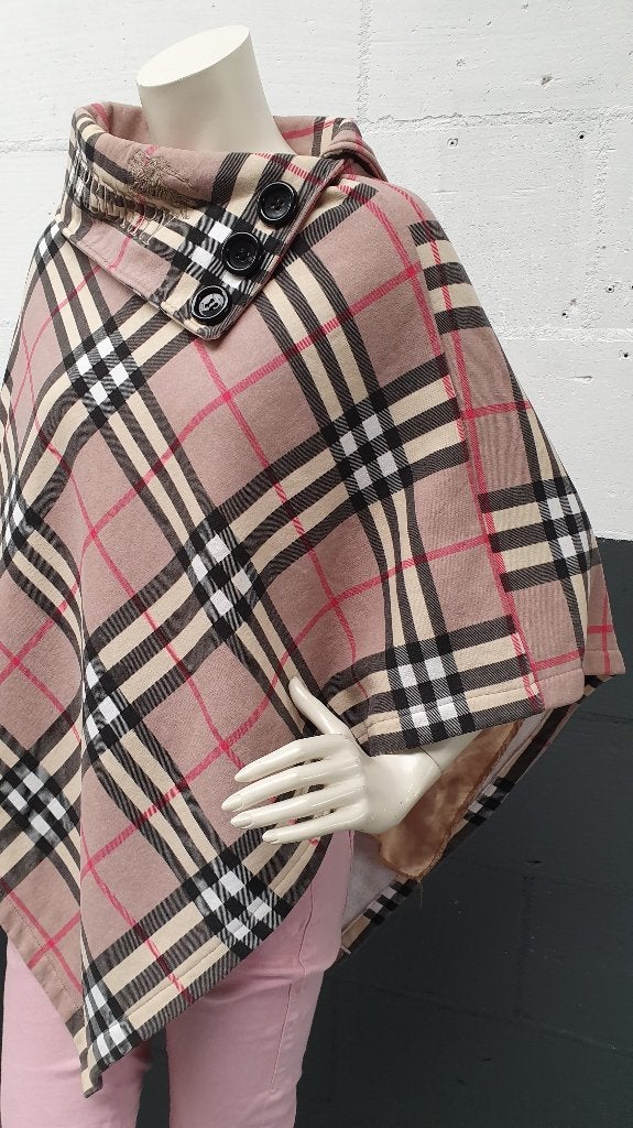 Geblokte mantel, cape of poncho. Quilted cape, Tweedehands verkoop, Tweedehands verkoop, Zwart, Ophalen of Verzenden