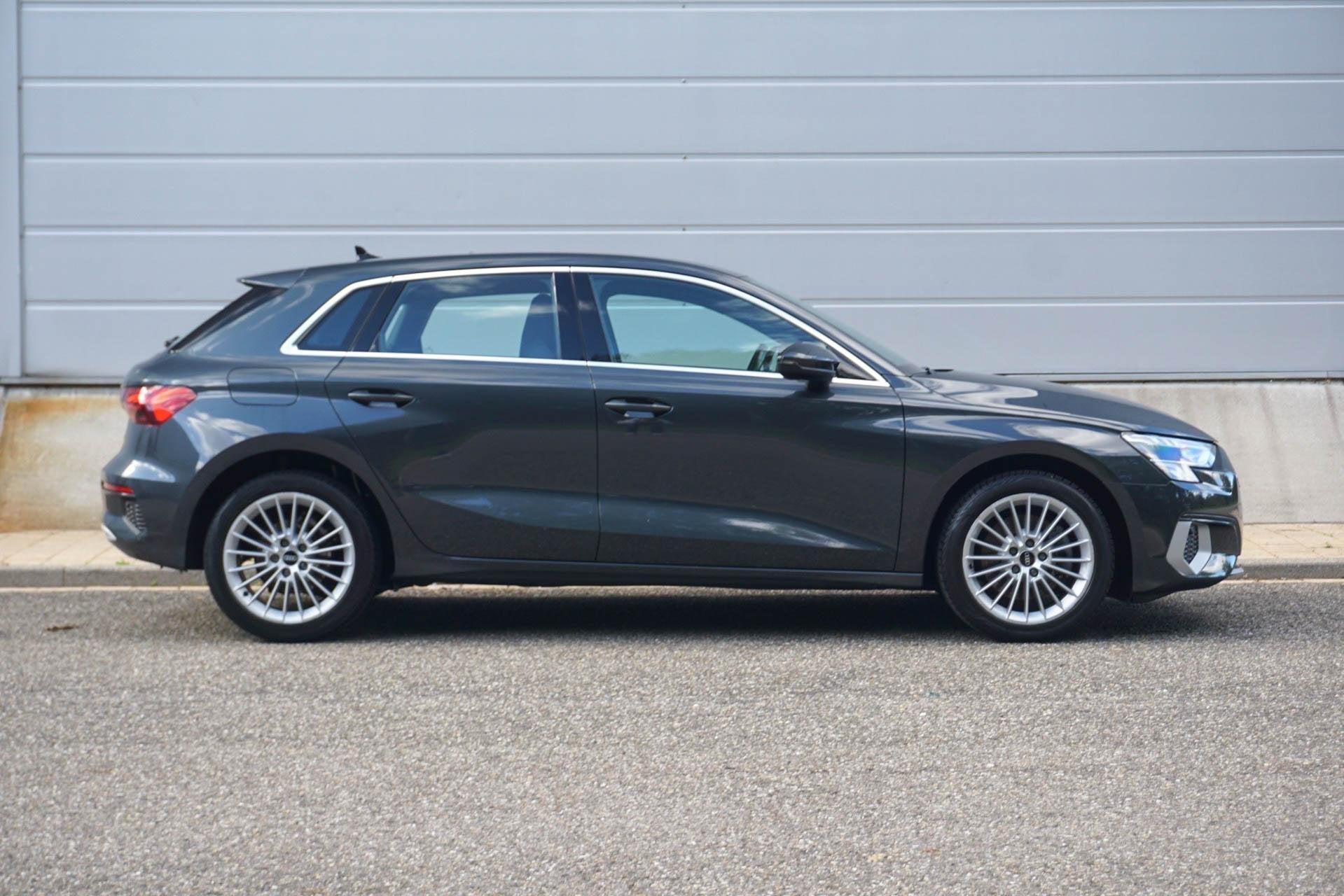 Audi A3 Sportback 30 TFSI 110pk MHEV S-tronic Advanced Editi, Stof, Gebruikt, Origineel Nederlands, Bedrijf