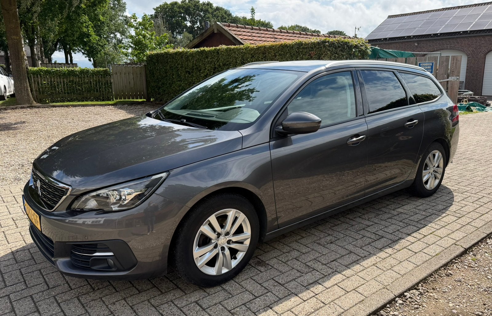 Peugeot 308 SW 1.2 Puretech Blue Lease Executive | PANODAK, Voorwielaandrijving, Navigatiesysteem, Stof, Zwart