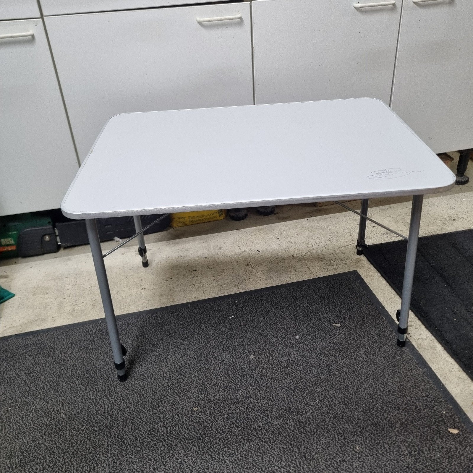 Campingtafel B. Bardani, Ophalen, Campingtafel