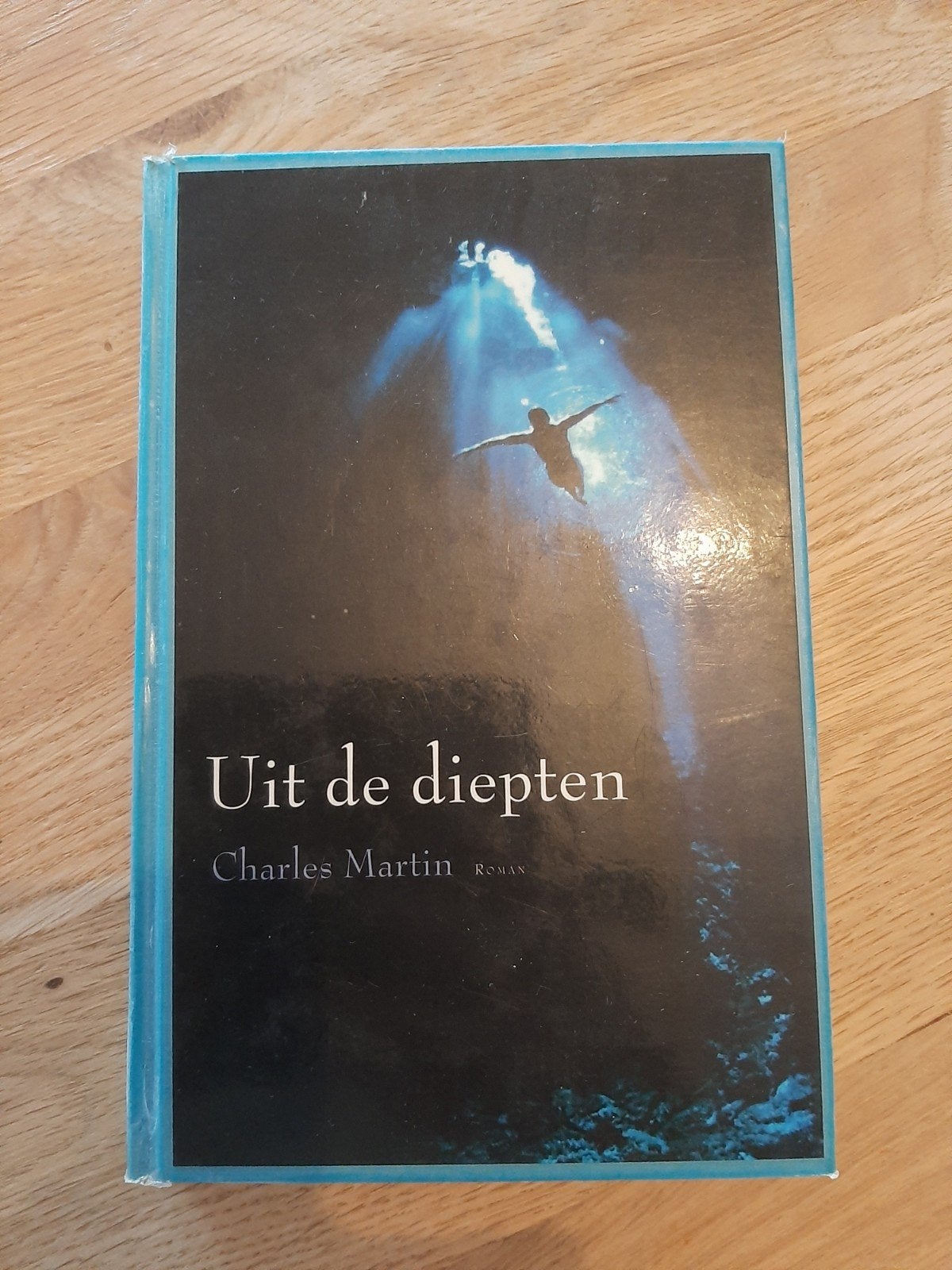 Uit de diepten - Charles Martin (Roman), Ophalen of Verzenden, Gelezen, Charles Martin, Nederland