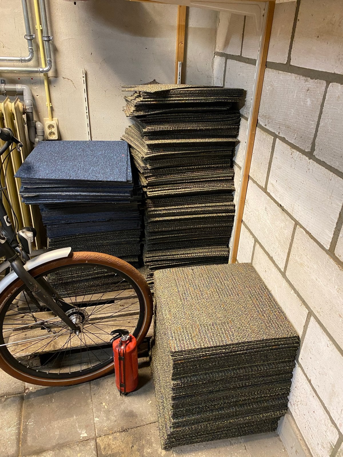 Tapijttegels vloertegels 100m2 ruim, Ophalen, Gebruikt, Bruin, 75 m² of meer