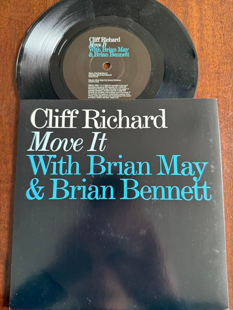 Cliff Richard - Move It (feat. Brian May & Brian Bennett), Ophalen of Verzenden, 2000 - 2009, Zo goed als nieuw, 7 inch