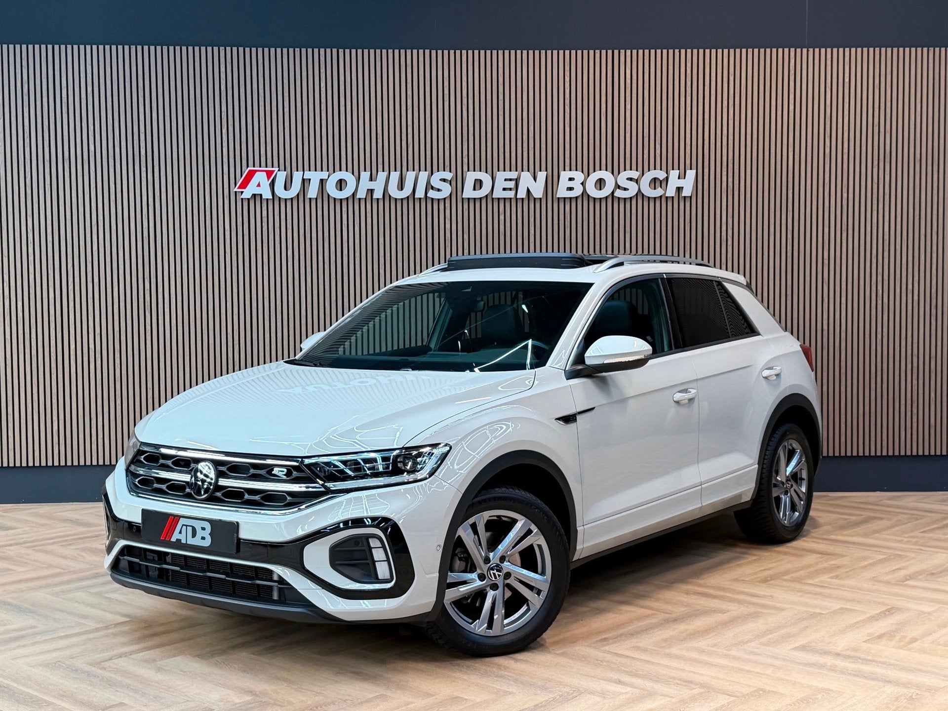 Volkswagen T-ROC 1.5 TSI R-Line - Pano - Beats Audio, 1258 kg, 4 cilinders, 150 pk, Adaptive Cruise Control