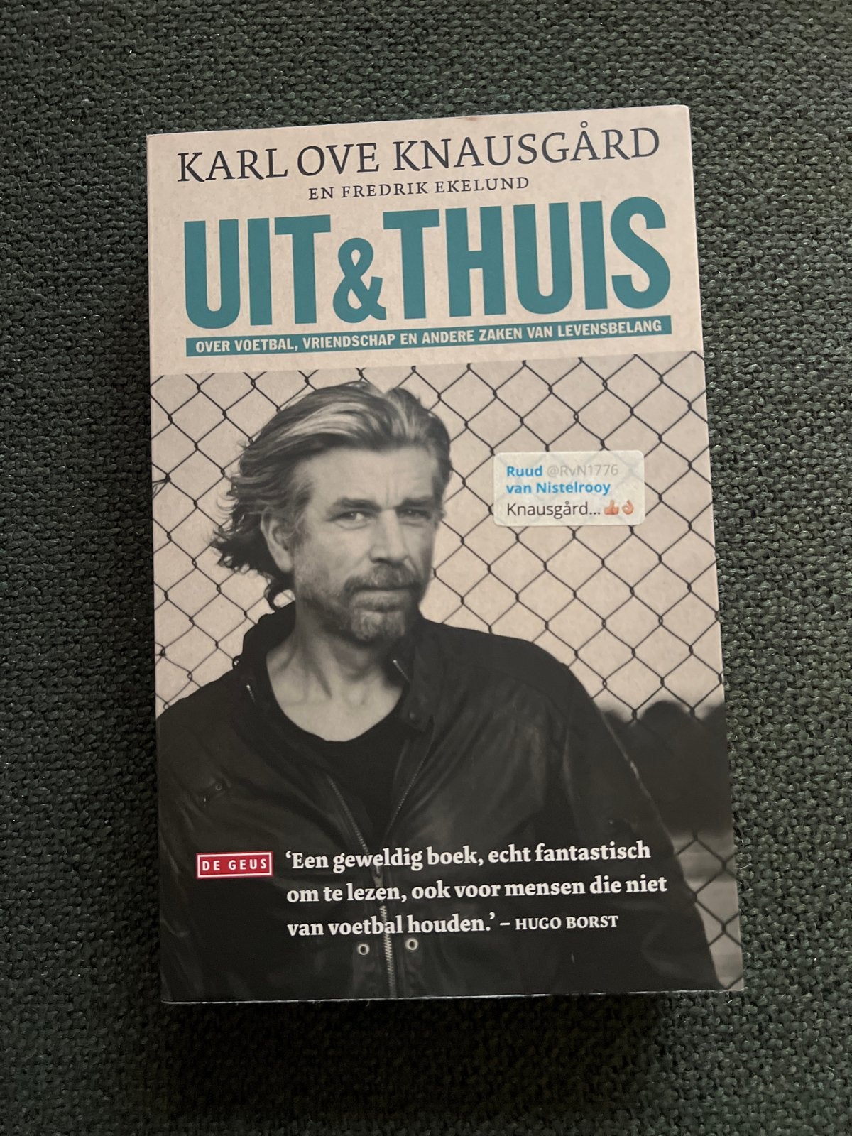 Uit & Thuis - Karl Ove Knausgård & Fredrik Ekelund, Boeken, Ophalen of Verzenden, Zo goed als nieuw, Overige sporten