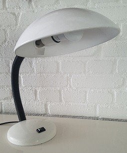 Leuke vintage witte tafellamp Bauhaus stijl uit jaren 60/70, Huis en Inrichting, Lampen | Tafellampen, Vintage, Ophalen of Verzenden