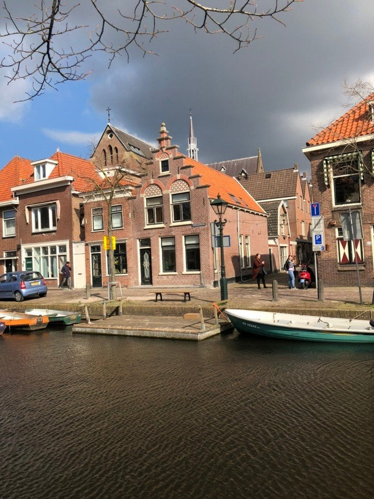 Huis in Alkmaar, met tuin/plaatsje aan een gracht in centum, Huizen en Kamers, Huizen te koop, 104 m², Hoekwoning, Alkmaar, Noord-Holland