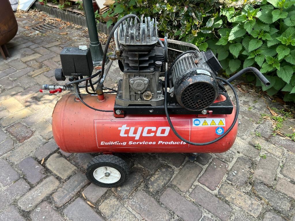 Compressor 380 volt, Doe-het-zelf en Verbouw, Compressors, 100 liter of meer, Ophalen of Verzenden, Gebruikt, Minder dan 200 liter/min