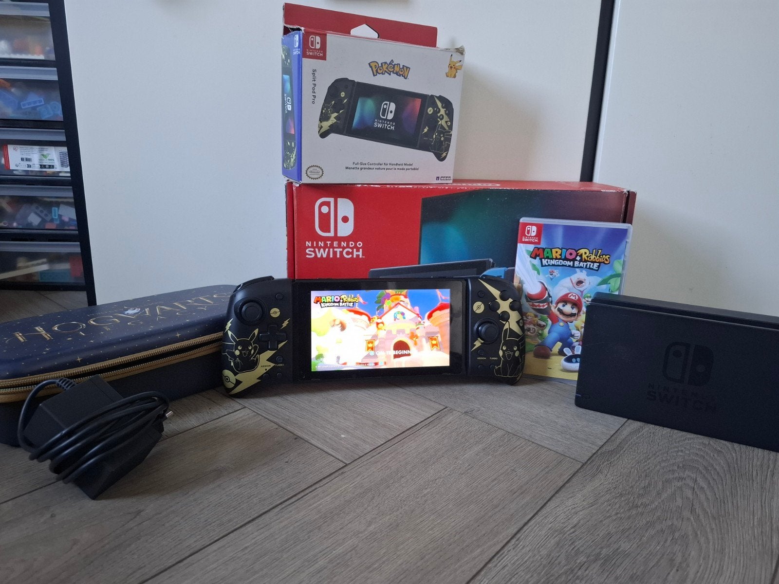Nintendo Switch met Pikachu controllers en Mario + Rabbids, Spelcomputers en Games, Ophalen, Met 2 controllers, Switch Original