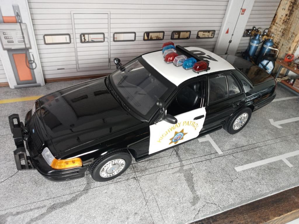 Ford Crown Victoria Police Interceptor 1:18, motormax, Ophalen of Verzenden, Zo goed als nieuw, Auto, Motormax