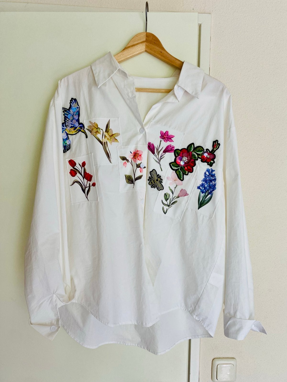 Witte blouse met geborduurde bloemen en vogels, Maat XL, Kleding | Dames, Ophalen of Verzenden, Zo goed als nieuw, Maat 46/48 (XL) of groter