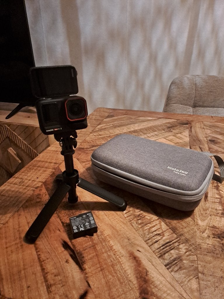 INSTA 360 PRO ACE 2 +STATIEF+EXTRA ACCU+BOX
