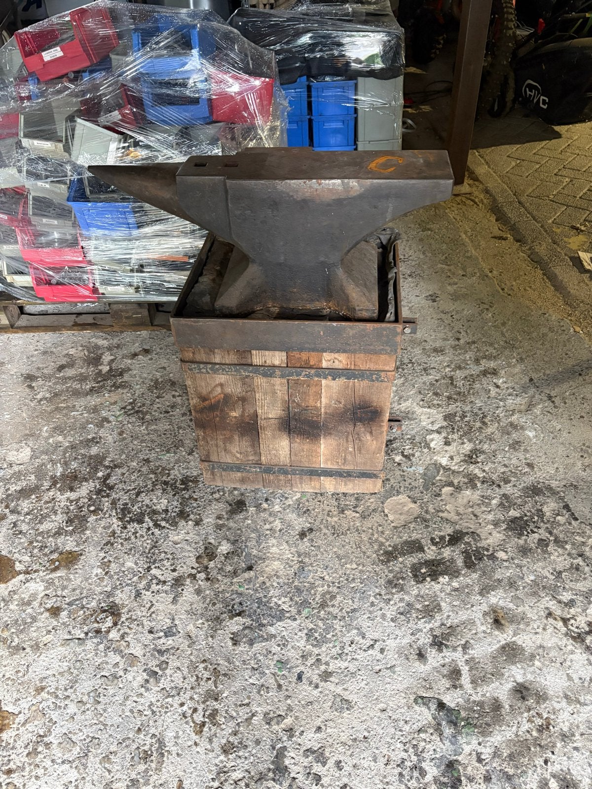 Aambeeld 172kg met bok, Ophalen