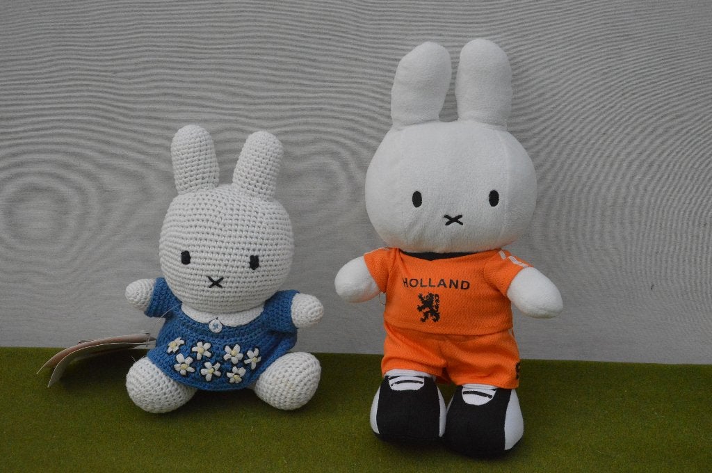 2 Nijntje knuffels als Voetbal Nijntje/ gehaakte Anne-Caire, Overige typen, Nijntje, Ophalen of Verzenden, Middelgroot (20 tot 80 cm)