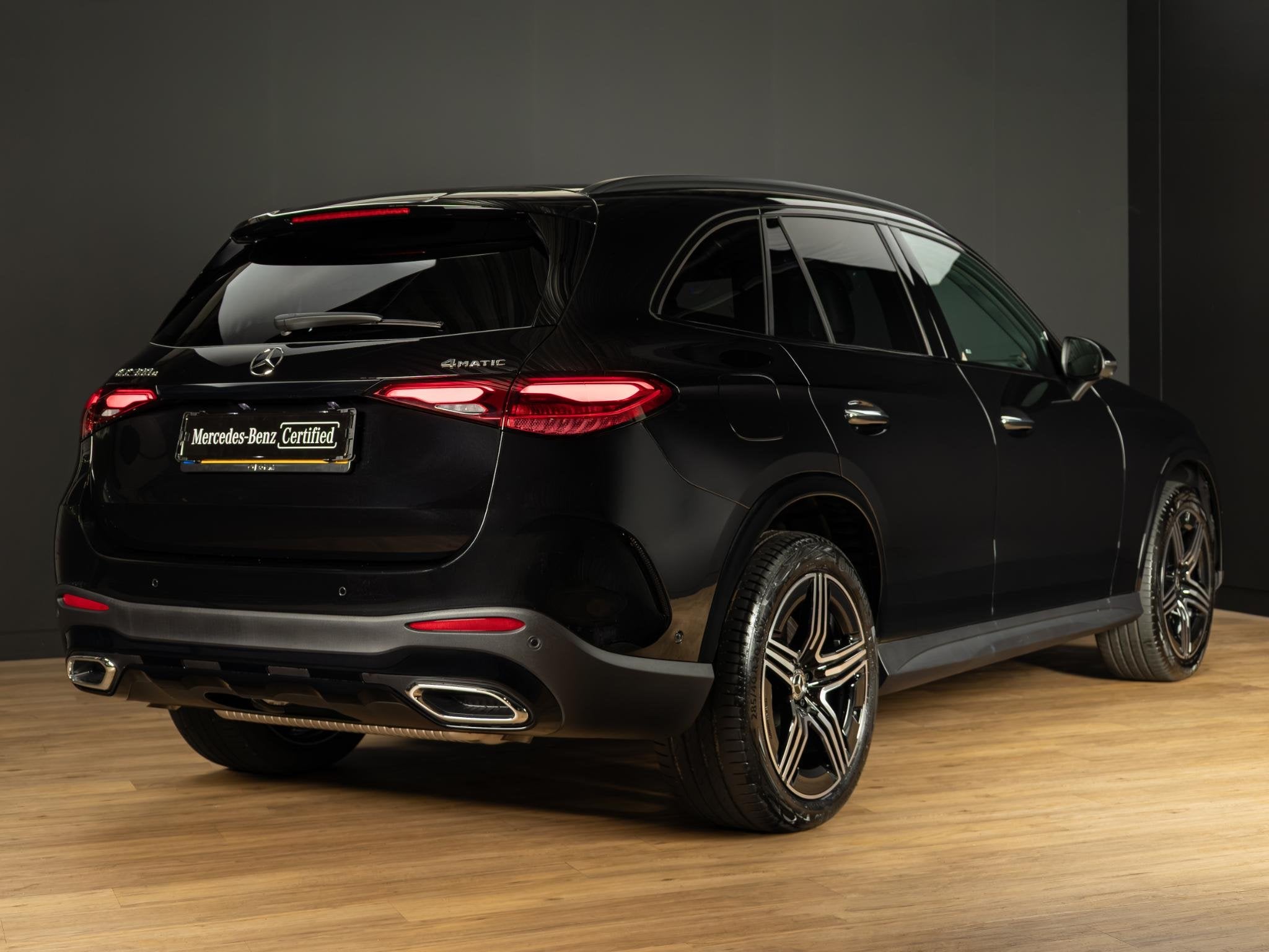 Mercedes-Benz GLC 300e 4MATIC Sport Edition Premium | Panora, Auto's, Automaat, 4 cilinders, 167 km/l, Zwart