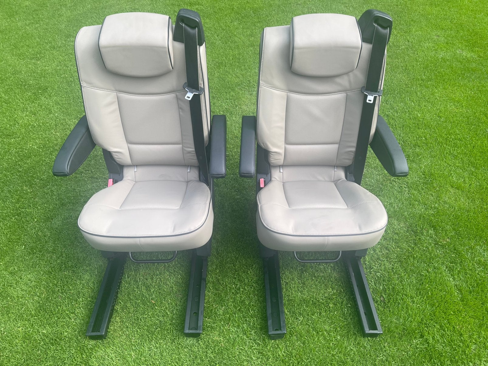 Exclusieve Leren Camperstoelen met gordel op losse rails, Ophalen, Gebruikt