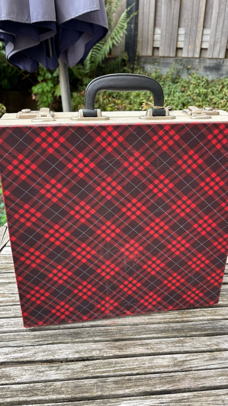Vintage platenkoffer rood geruit met slot en sleutel, Ophalen, Gebruikt, Overige instrumenten
