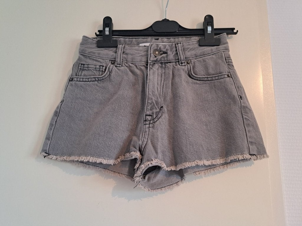 Grijs low waist korte broek Subdued, Kort, Nieuw, Ophalen of Verzenden, Subdued