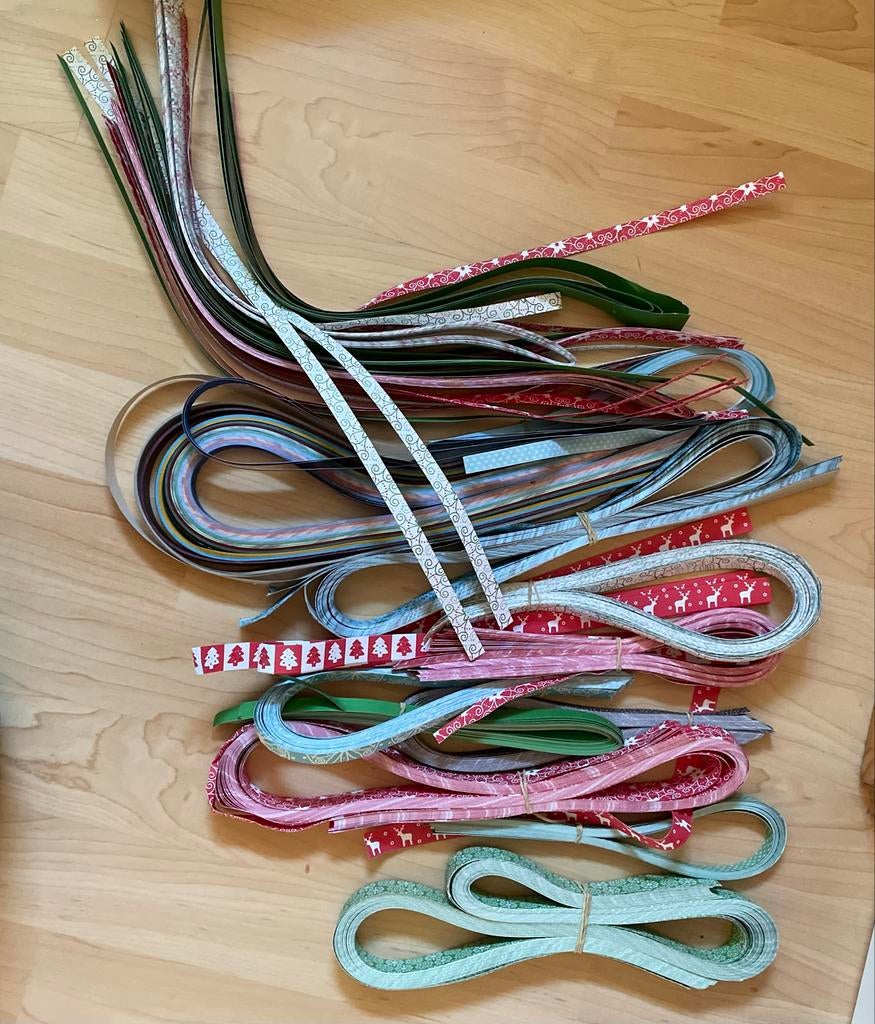 Grote set papierstroken voor kerststerren en quilling, Ophalen of Verzenden, Zo goed als nieuw