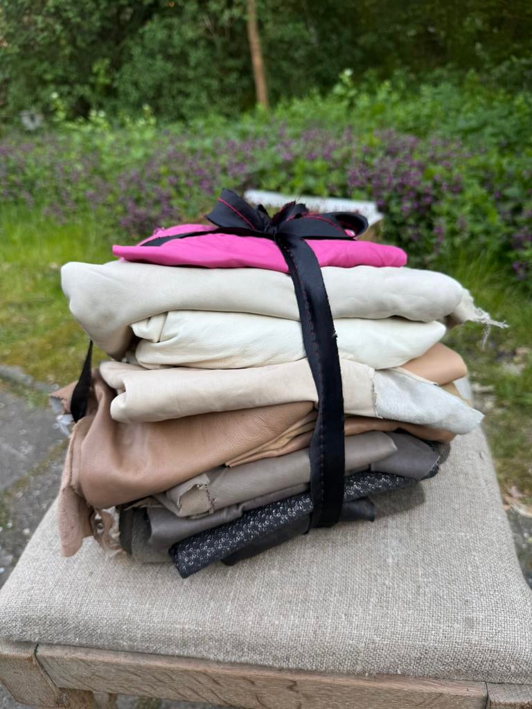 Restanten stukken leer leder | 15 stuks, Overige kleuren, Leer of Kunstleer, Ophalen of Verzenden, Zo goed als nieuw