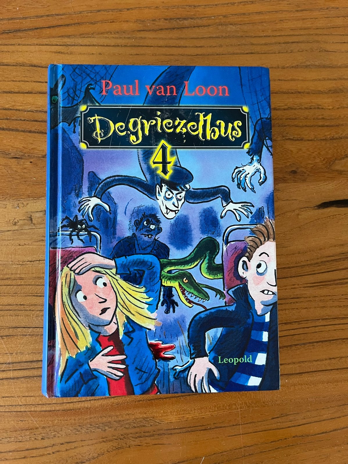 De Griezelbus 4 - Paul van Loon (kinderboek), Boeken, Ophalen of Verzenden, Gelezen, Fictie algemeen
