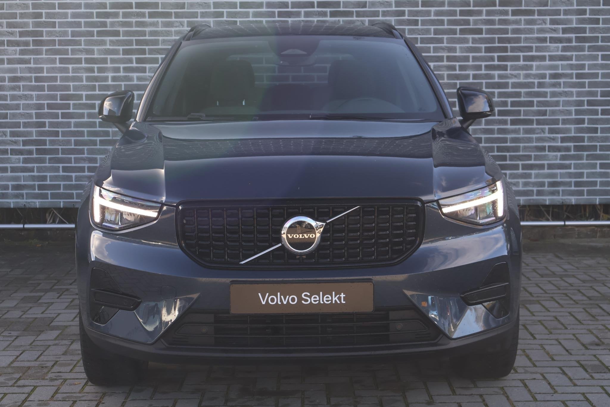 Volvo XC40 2.0 B4 Plus Dark | Trekhaak | Lichtmetalen Velgen, Auto's, Gebruikt, Euro 6, 4 cilinders, Blauw
