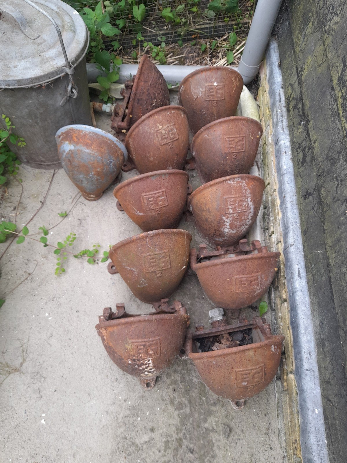 Oude gietijzeren drinkbakken koeien, Ophalen, Gebruikt, Minder dan 30 cm, Rond