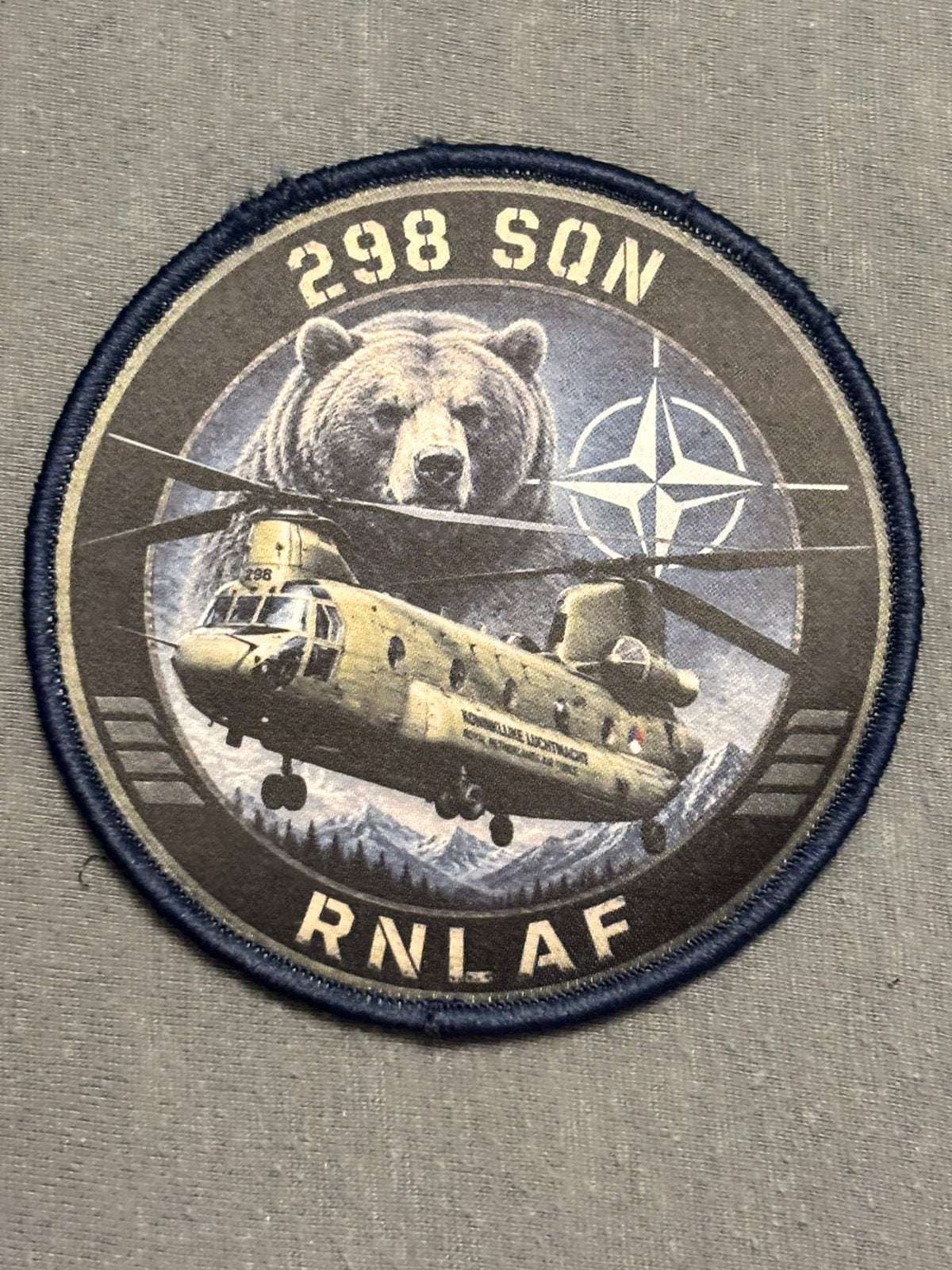 Embleem 298 SQN RNLAF NATO chinook, Verzenden, Luchtmacht, Nederland, Embleem of Badge