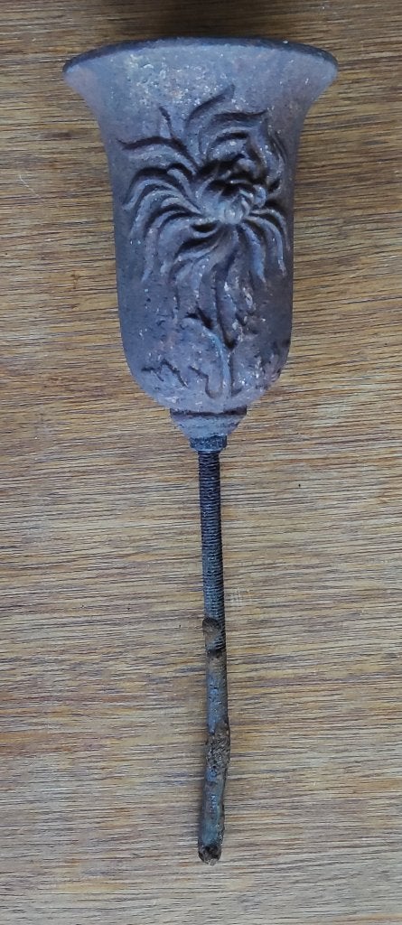 Grafvaas van ijzer op een pin, Ophalen of Verzenden