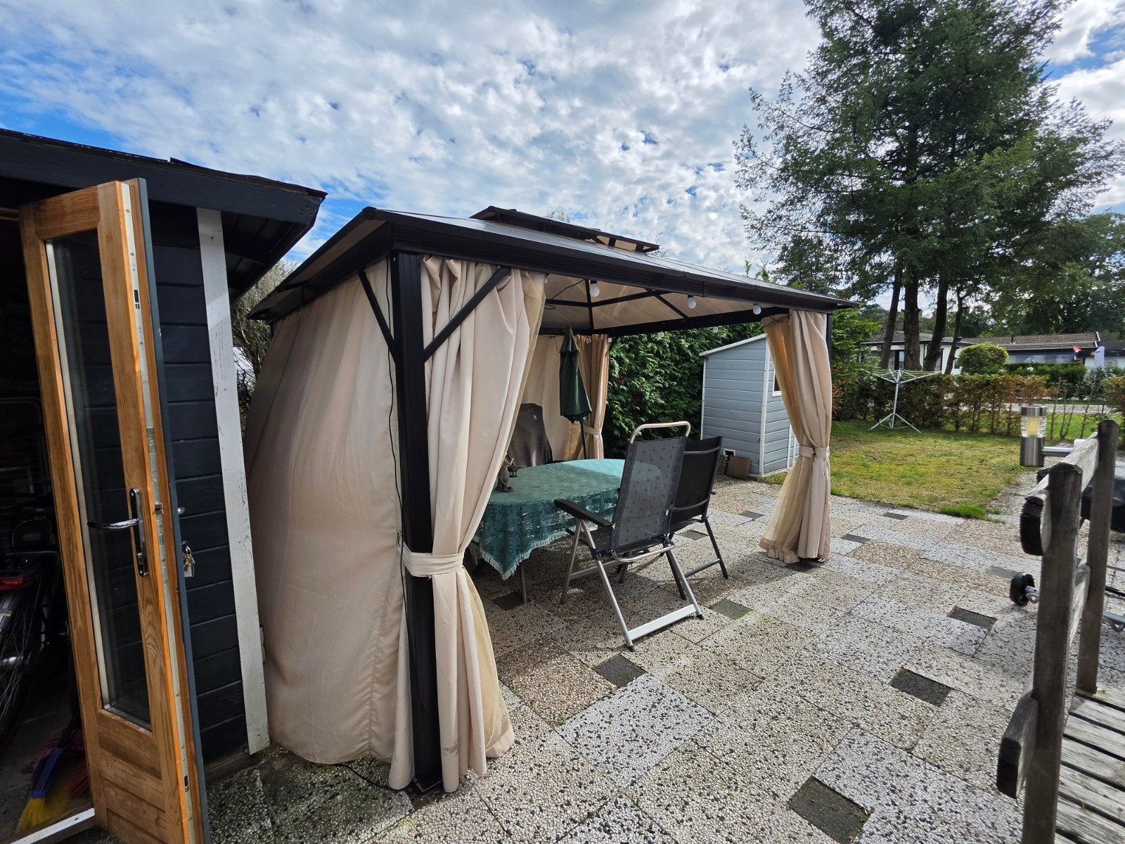 Mooi paviljoen met zijwanden, Ophalen, Minder dan 4 meter, Zo goed als nieuw, Paviljoen