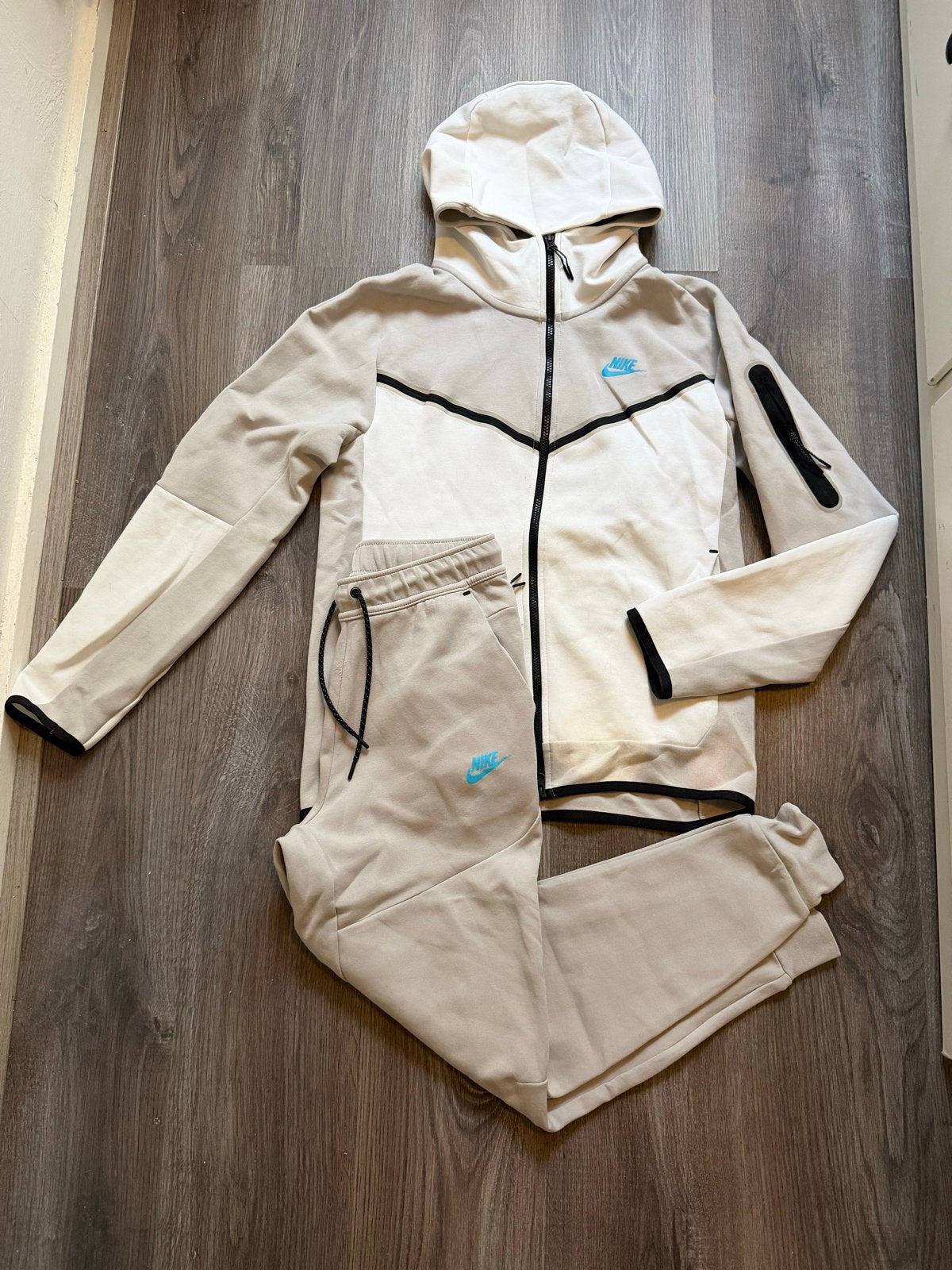 Nike Tech Fleece Trainingspak - Maat S, Kleding | Heren, Ophalen of Verzenden, Zo goed als nieuw, Maat 46 (S) of kleiner, Beige