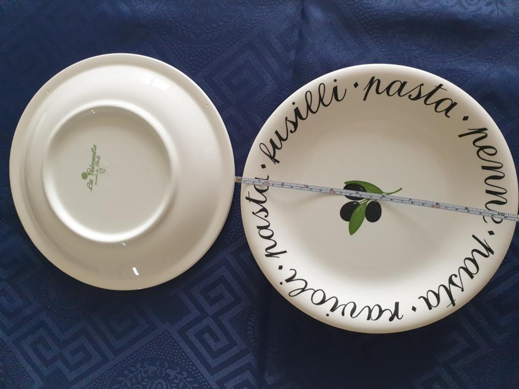 2x Italiaanse pasta borden La Riggiola, olijven design, Huis en Inrichting, Keramiek, Ophalen of Verzenden, Zo goed als nieuw