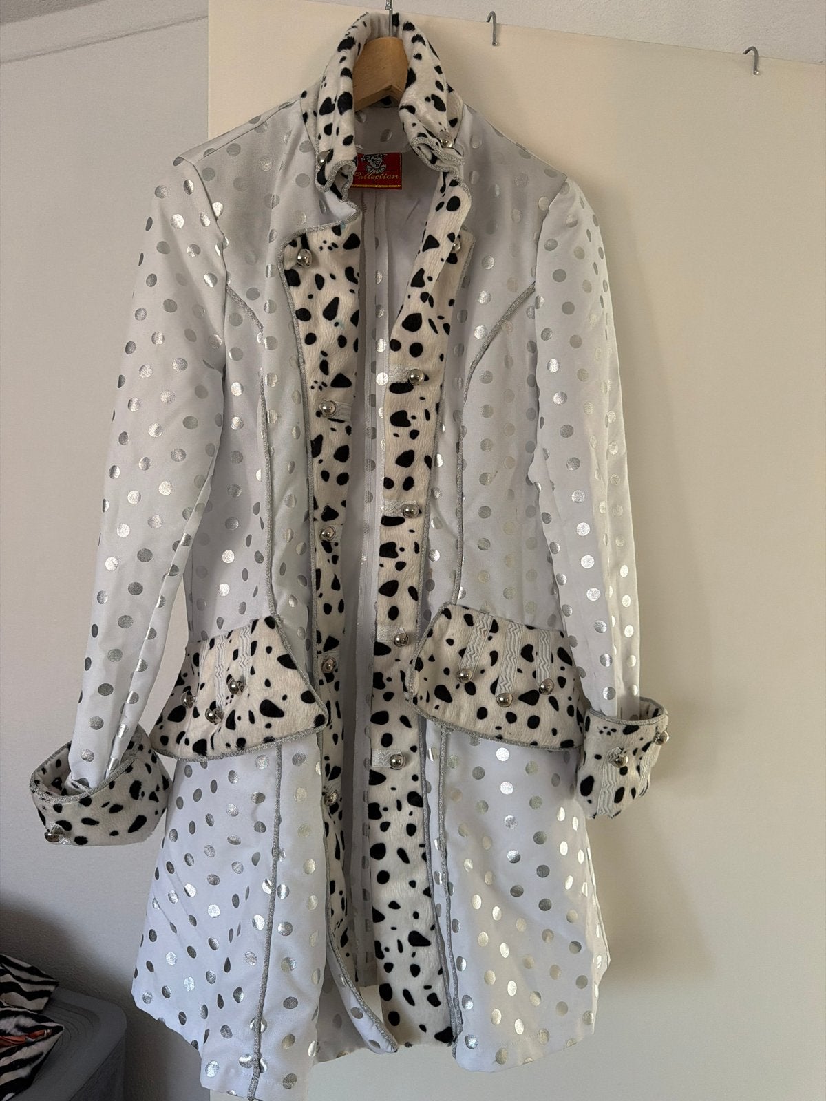 Carnavalsjas Dalmatier Look Maat L, Ophalen, Carnaval, Maat 42/44 (L), Zo goed als nieuw