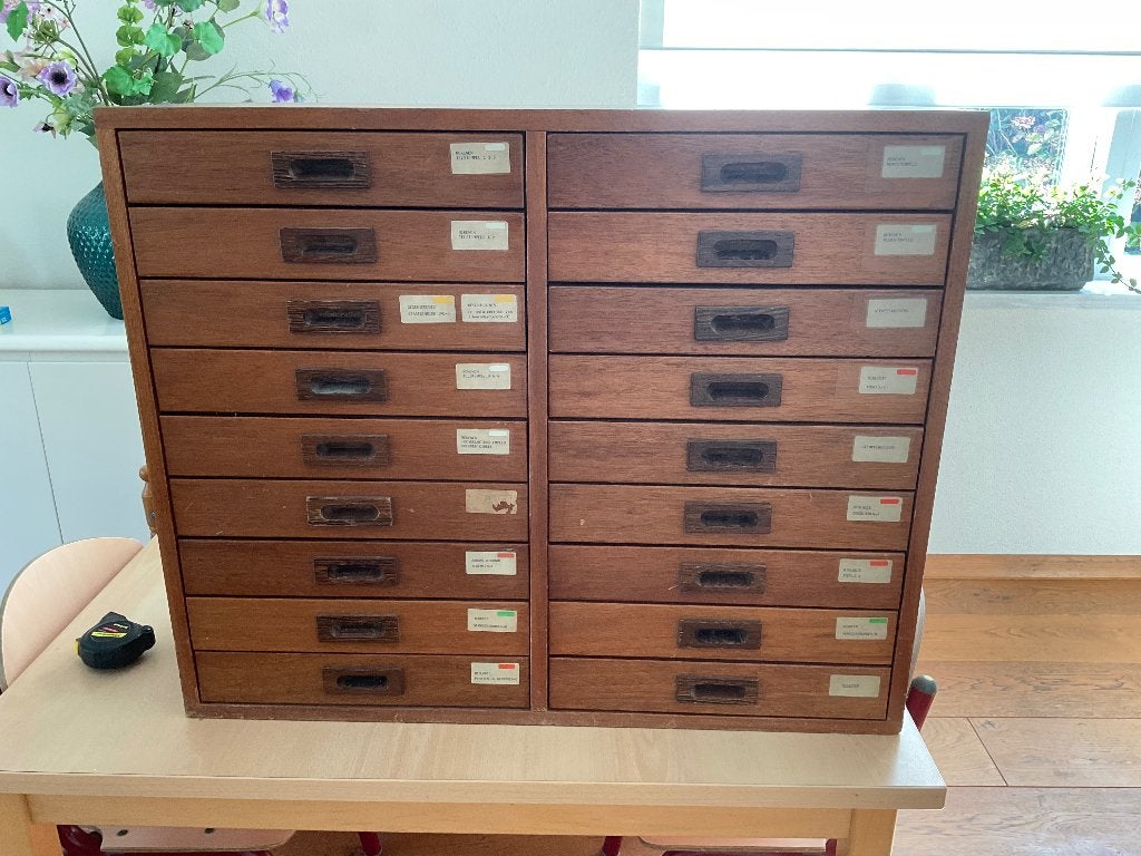 Vintage schoolkastje met 18 lades, Huis en Inrichting, Ophalen, Gebruikt, 5 laden of meer, Vintage
