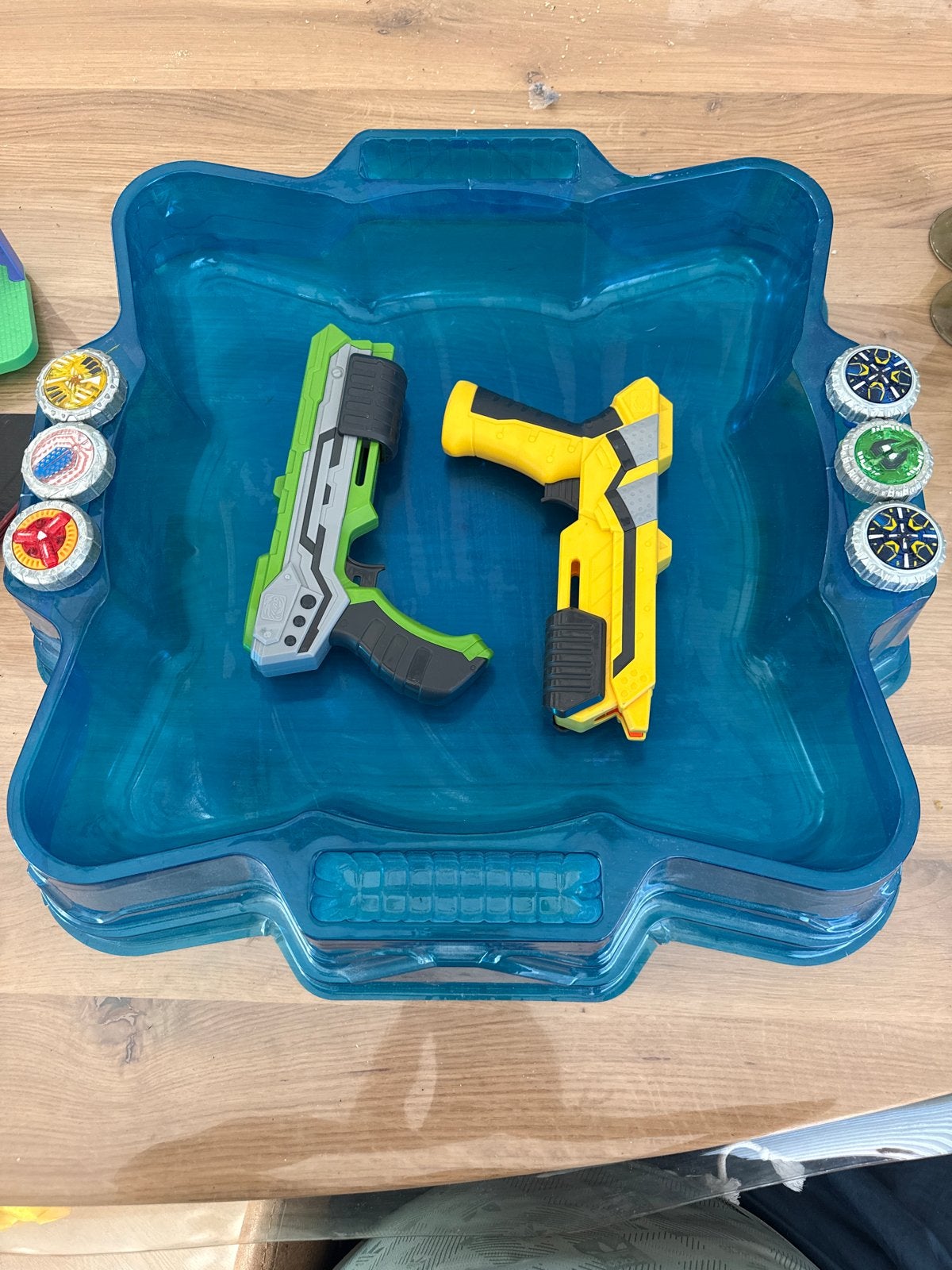 Beyblade Burst Arena met 2 Launchers en 6 Beyblades, Ophalen, Gebruikt, Jongen of Meisje