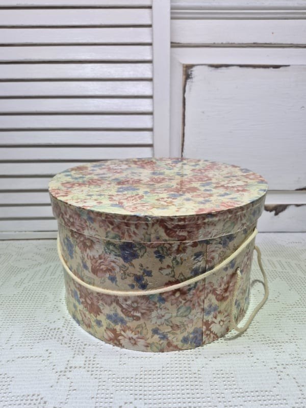 Brocante hoedendoos, Ophalen of Verzenden