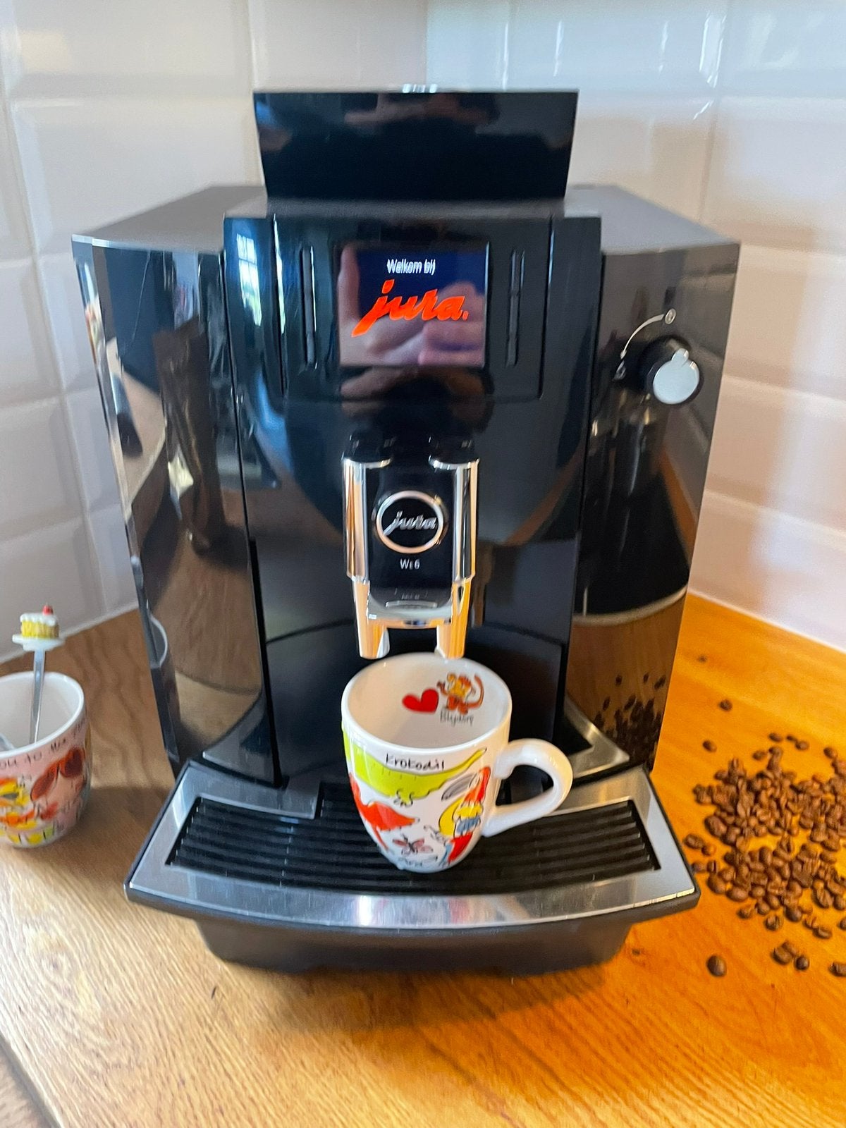 JURA We6 -Piano Black- Mooie, goed onderhouden, machine ️️️️, Witgoed en Apparatuur, Koffiezetapparaten, 10 kopjes of meer, Afneembaar waterreservoir