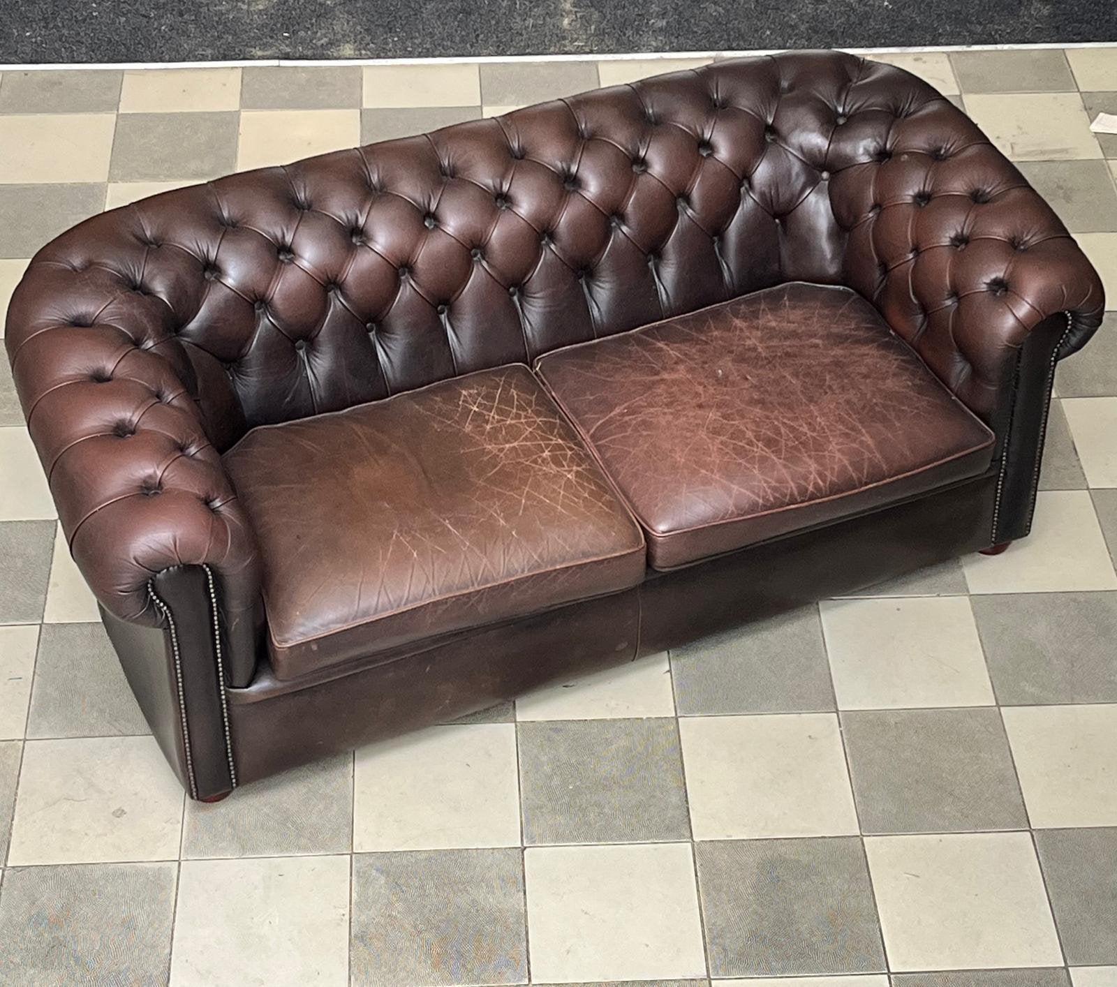 Twee zits chesterfield bank, Ophalen, Zo goed als nieuw, 75 tot 100 cm, Tweepersoons