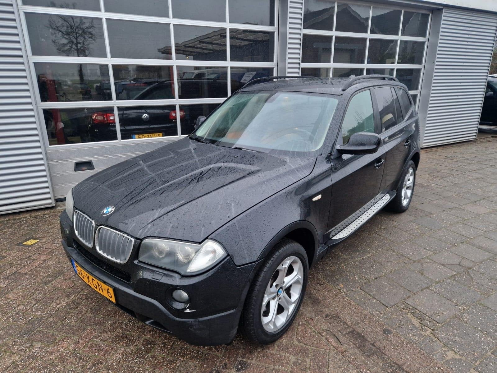 BMW X3 2.0 I 2009 Zwart - motorschade ( export ? ), Auto's, BMW, 1995 cc, 4 cilinders, Zwart, Bruin