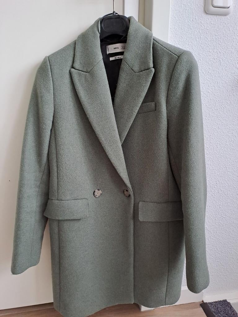Groene winterjas van 'MNG" in maat S, Kleding | Dames, Jassen | Winter, Mango, Ophalen of Verzenden, Maat 36 (S), Gedragen