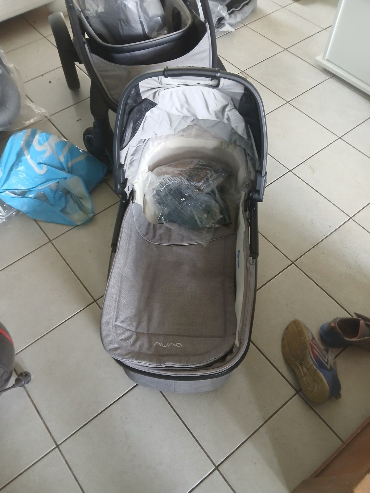 Nuna kinderwagen met reiswieg en autostoeltje, Ophalen, Zo goed als nieuw