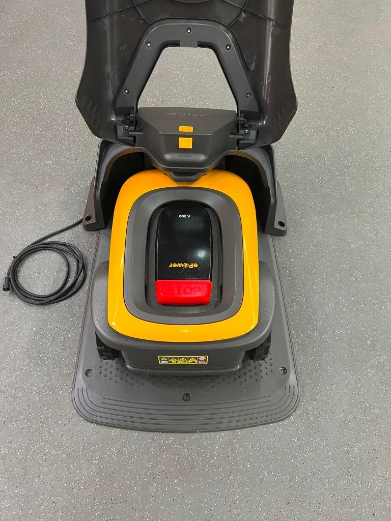Stiga A300 robotmaaier inclusief overkapping, Ophalen, Gebruikt, Stiga, Minder dan 20 cm