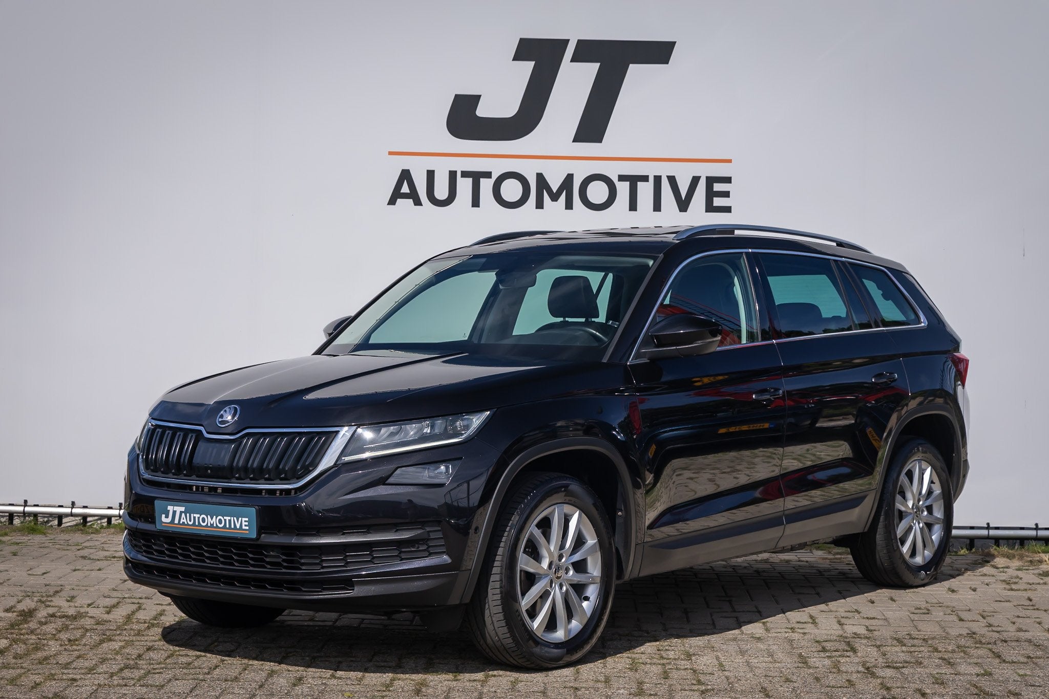 Skoda Kodiaq 1.5 TSI Business plus 7persoons NlAuto Pannoram, Euro 6, 4 cilinders, 7 stoelen, Zwart